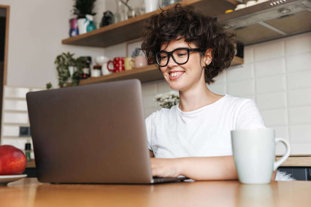 10 Gründe, warum ein Chat-Job die perfekte Option für junge Jobsuchende ist 1 von zuhause aus arbeiten chat • Arbeit Zuhause